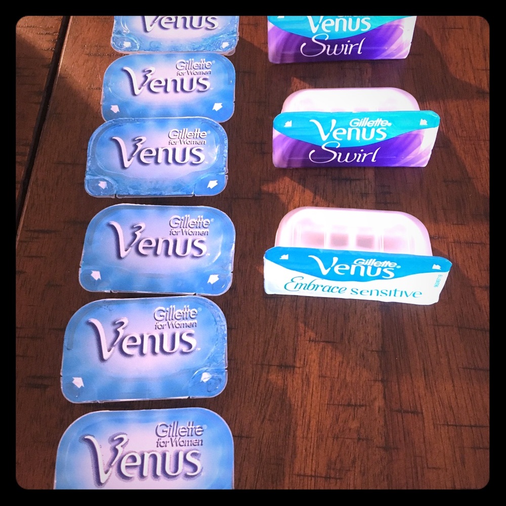 9 Venus razor cartridges